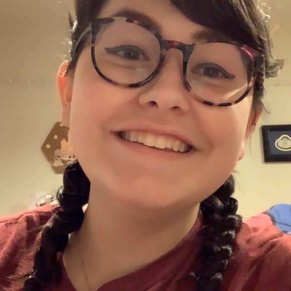 Meet your Posher, Sam and Lisa - Picture 2 of 3